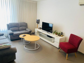 First Luxury suite 3 min from TLV (MAX 9 People)